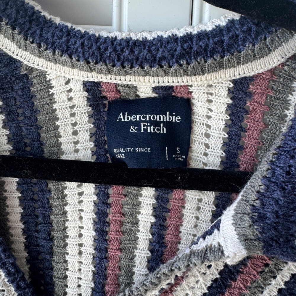 Abercrombie Men’s Striped Knit / Crochet Polo Shirt Small - Picture 3 of 5